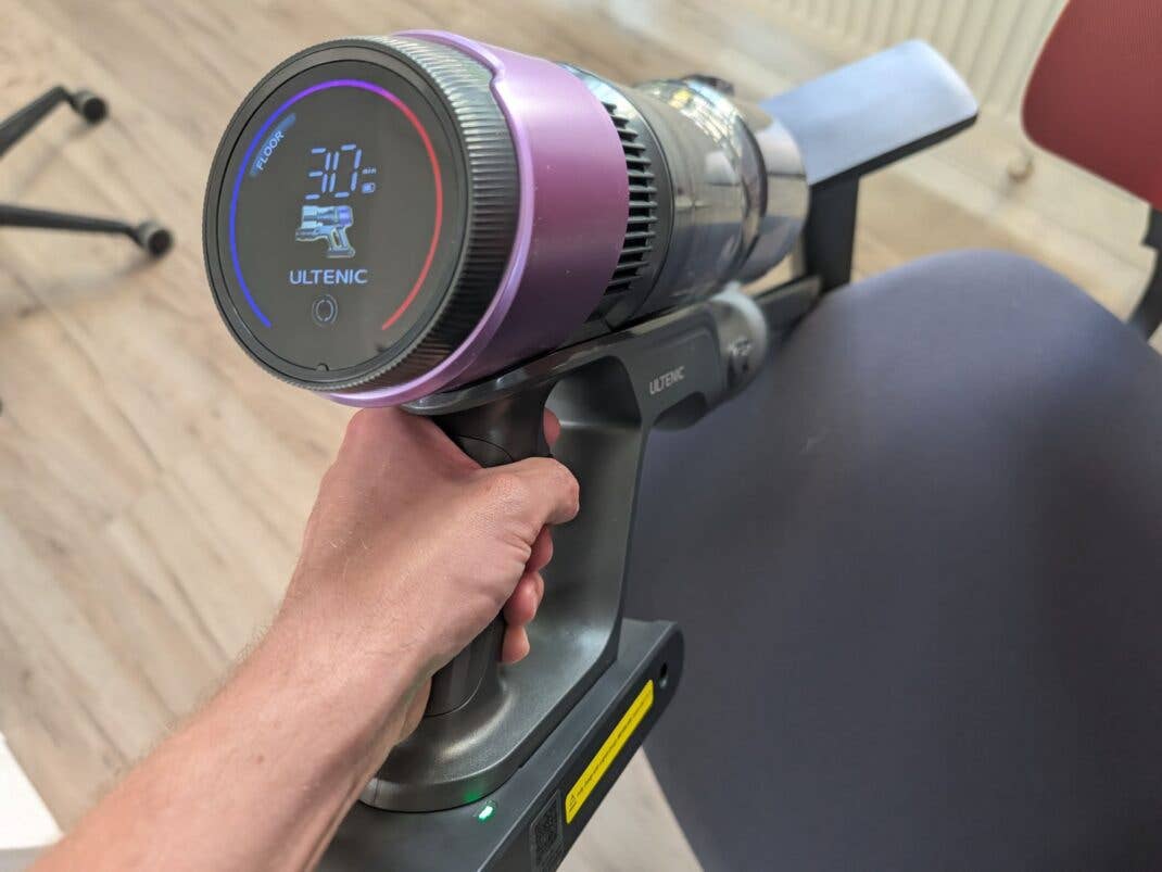 Auch als Handgerät eine große Hilfe für die Reinigung von Möbeln oder dem Auto