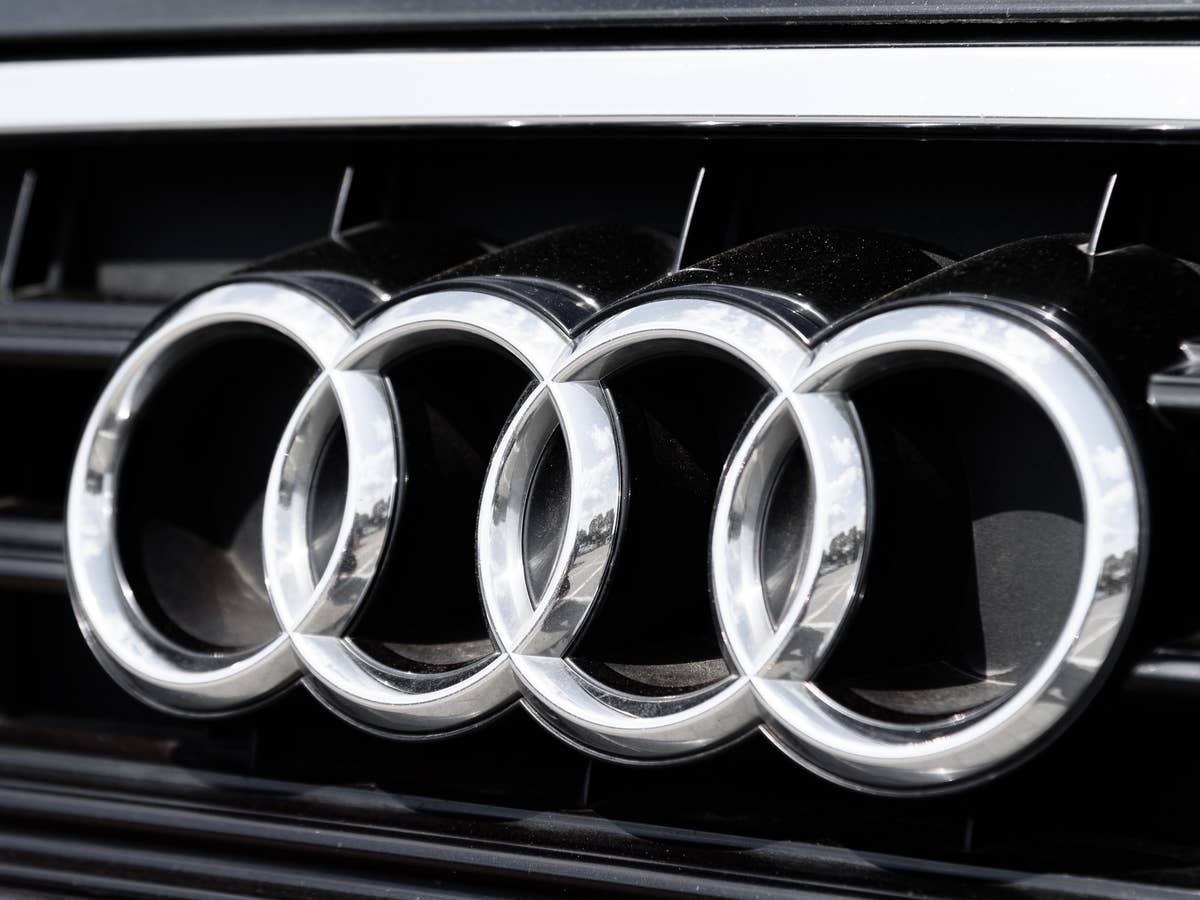 Audi macht Kassenschlager Q4 e-tron günstiger Audi-Logo am Kühlergrill.