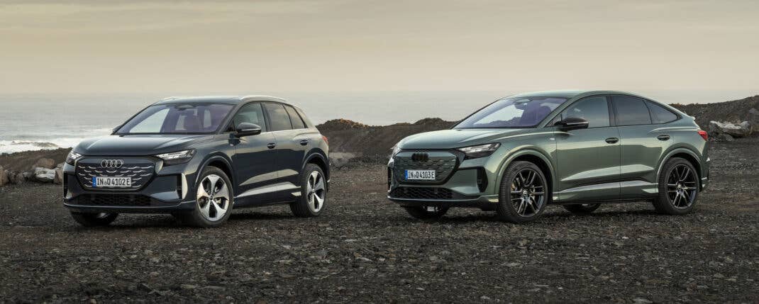 Jahrgang 2026: Audi Q4 SUV e-tron (links) und Audi Q4 Sportback e-tron.