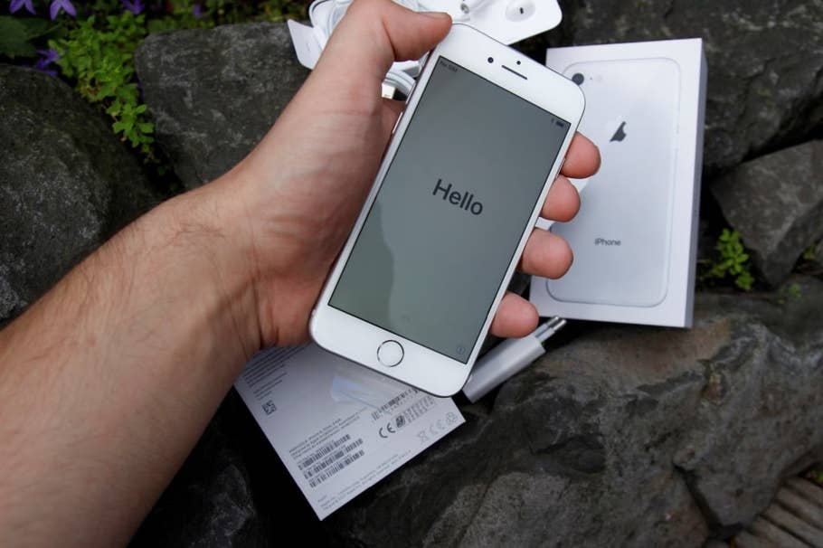 Ausgepackt: Das iPhone 8 im Unboxing