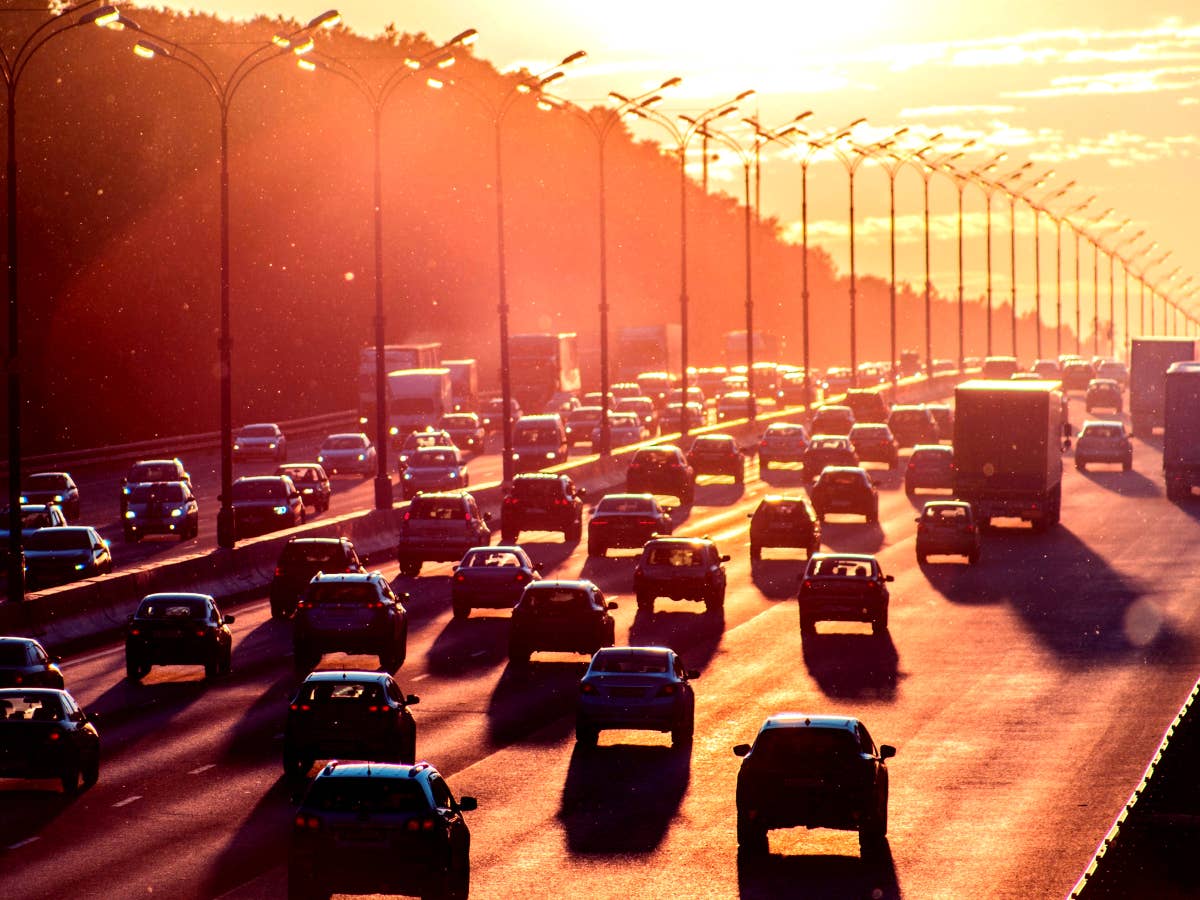 Weil Aussteigen verboten ist: Das kannst du tun, wenn du im Autobahn-Stau aufs Klo musst