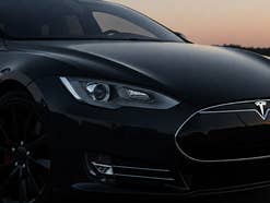Front eines Autos von Tesla.
