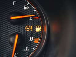 Kaum jemand weiß es: Diese coole Funktion hat fast jedes Auto