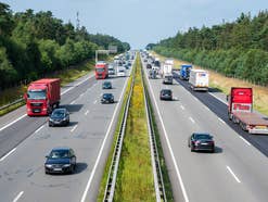 Autos auf einer Autobahn