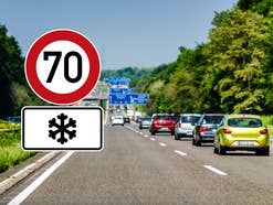 Brandgefahr bei 750.000 Autos der Stellantis-Gruppe (Symbolbild) Tempolimit-Schild auf Autobahn