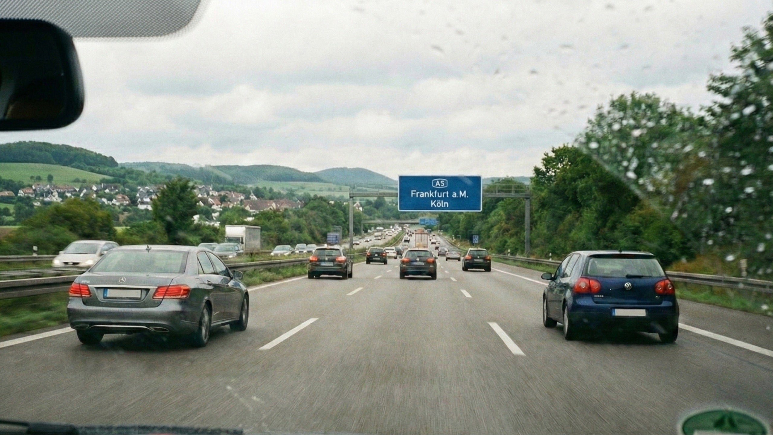 Rechts-berholen-Bei-diesem-Tempo-auch-auf-der-Autobahn-erlaubt