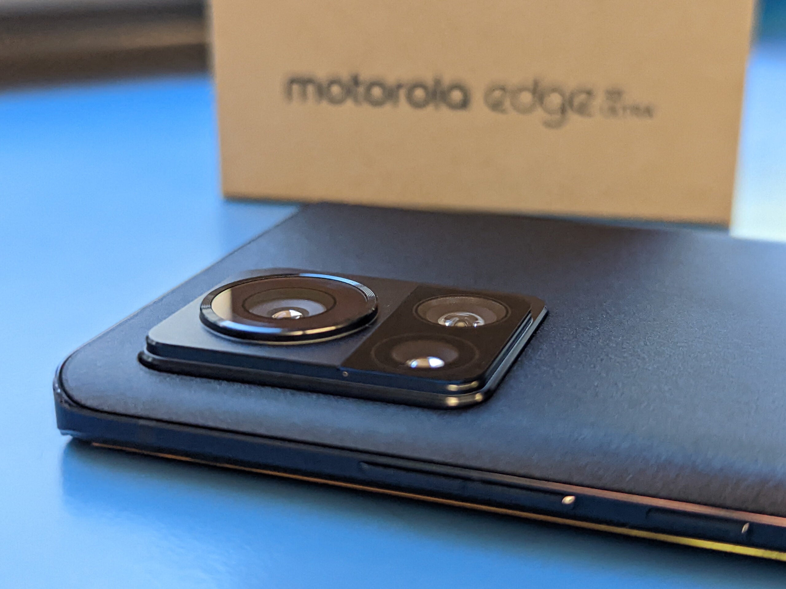 Ultra-dünne Hülle Für Motorola Edge 30 Ultra – Dermatoglyph Design, Kabelloses Laden Möglich, Gelb