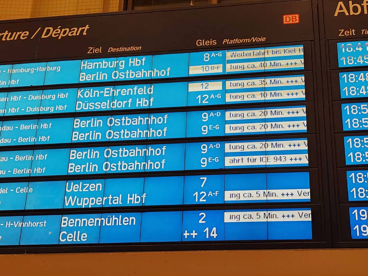 Eine Anzeigetafel der Deutschen Bahn