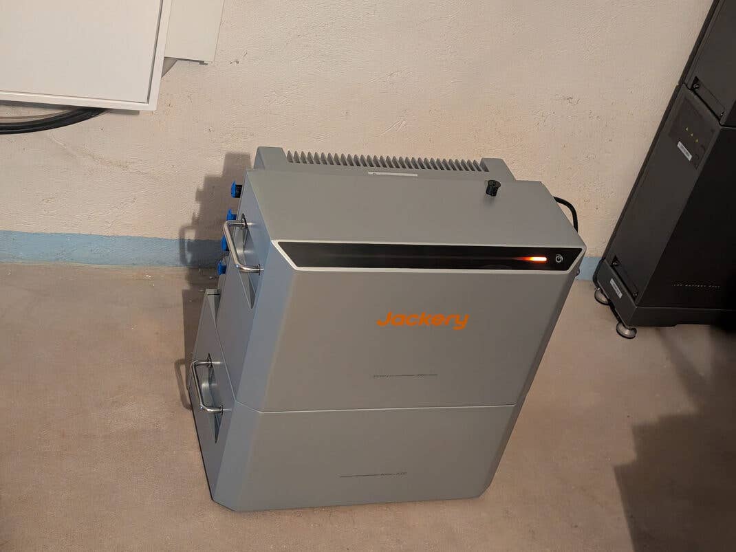 Jackery HomePower 2000 Ultra Frontansicht