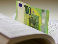Bargeld für den Notfall: Wie viel man zu Hause haben sollte und ab wann es riskant wird