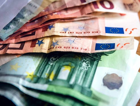 Bargeld zu Hause aufbewahren: Zwei Dinge, die viele nicht wissen