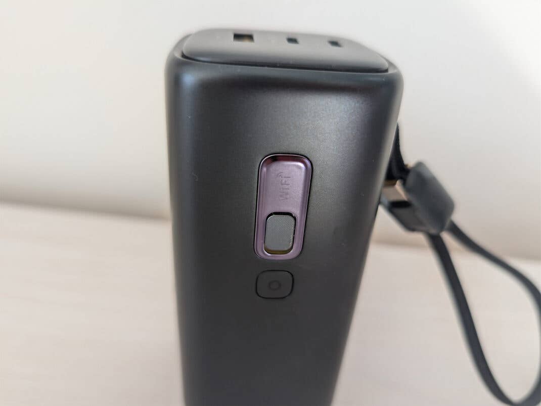 Baseus EnerGeek GX11 4G MiFi Powerbank Knöpfe