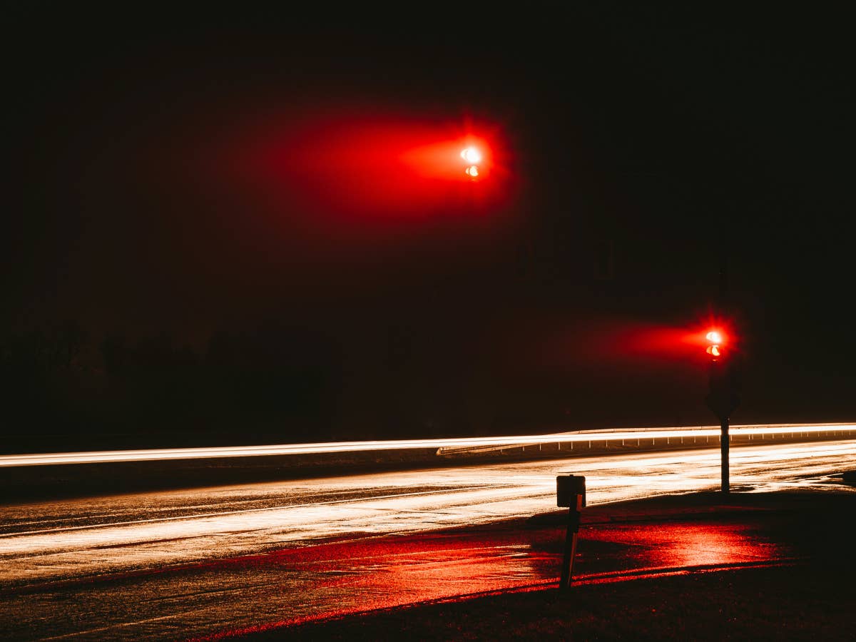 Bei Rot fahren: So lang muss man an einer roten Ampel warten