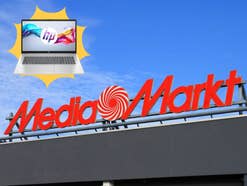 MediaMarkt-Logo vor blauem Himmel mit Laptop vor gelber Blase