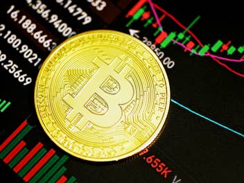 Bitcoin kaufen und verkaufen: Das ist der günstigste Anbieter