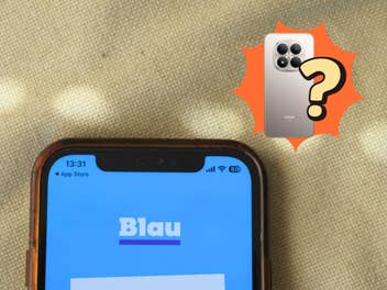 Blau-App auf Handy, oben rechts ein Xiaomi Handy und ein Fragezeichen