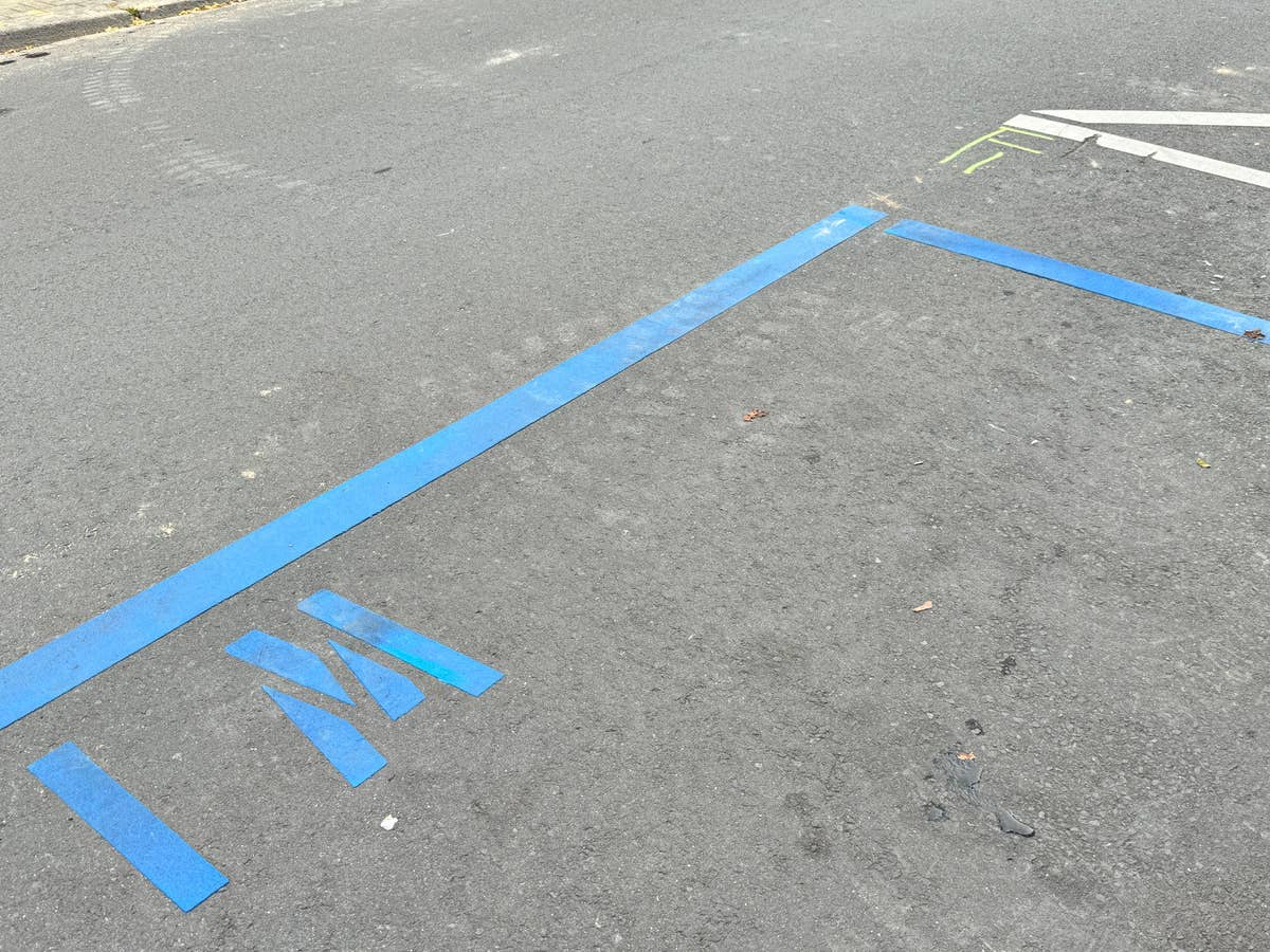 Neue Verkehrsregel: Was hat es mit den blauen Linien auf sich? Neue Verkehrsregel: Was hat es mit den blauen Linien auf sich?