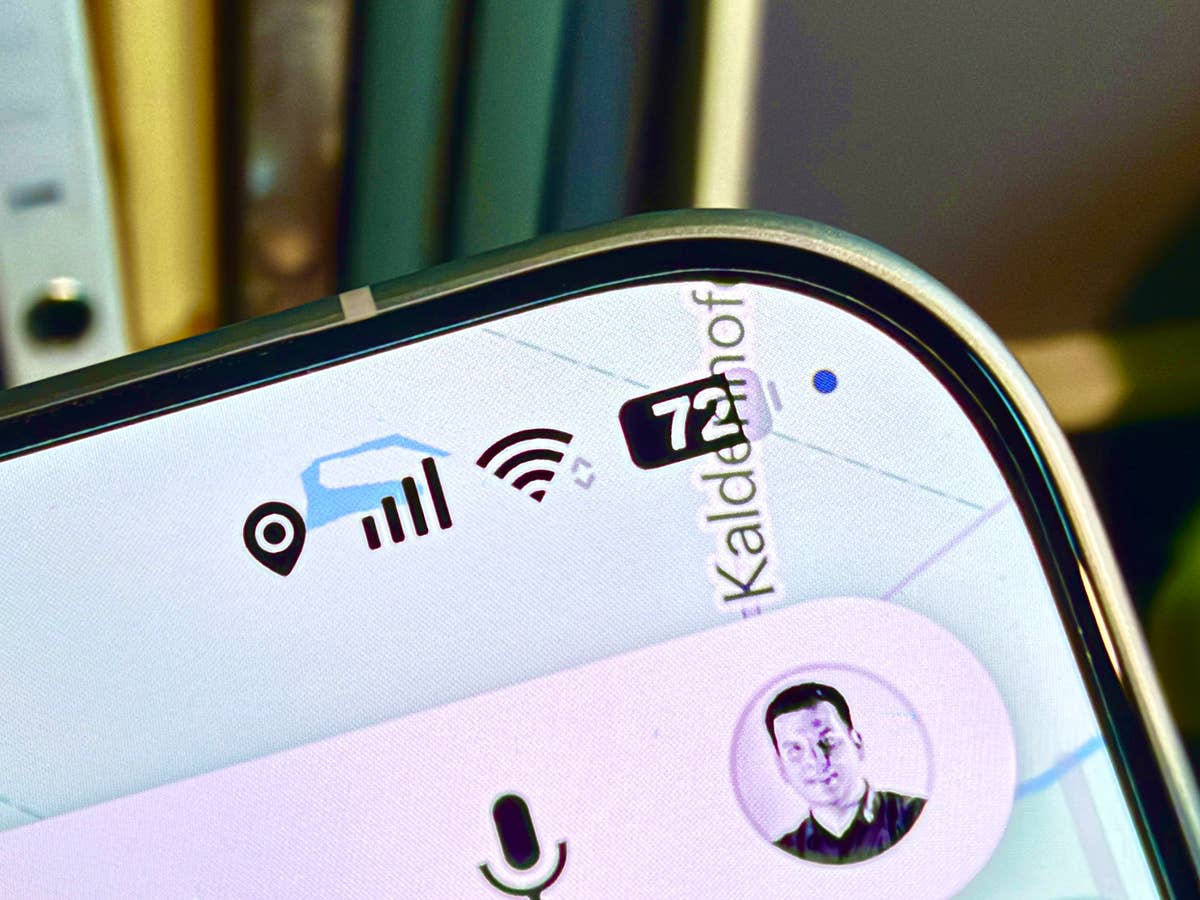 Blauer Punkt auf dem Samsung-Handy: Das steckt dahinter Ein blauer Punkt auf dem Display eines Samsung-Smartphones.