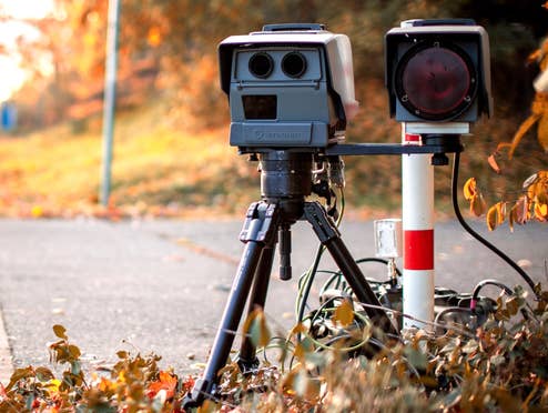 Blitzer austricksen: So fährst du zu schnell, ohne geblitzt zu werden