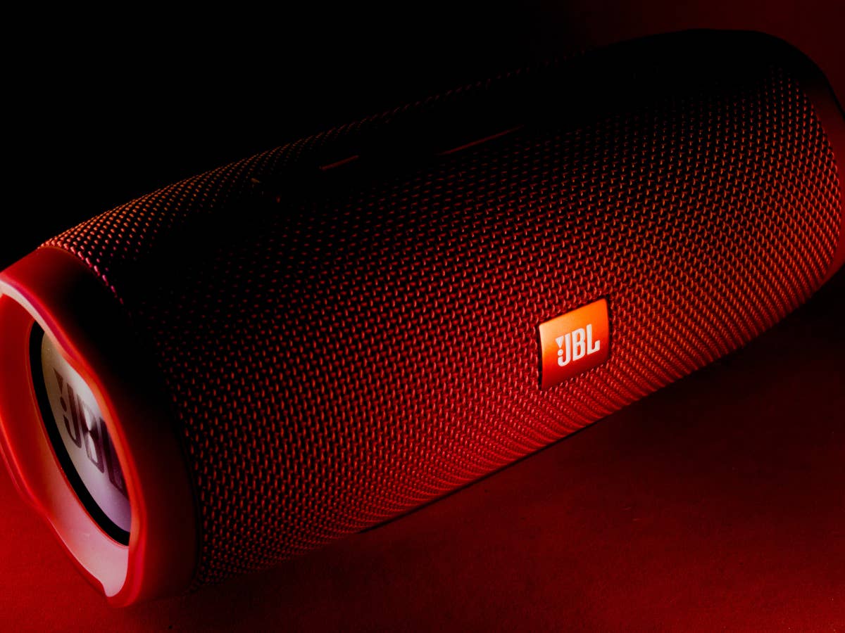 JBL Flip Essential: Der beste Bluetooth-Lautsprecher der Kompaktklasse kostet weniger als 60 Euro