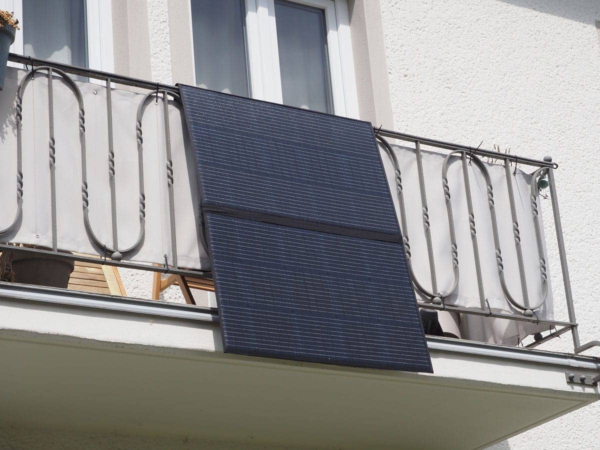 Solarkraftwerk Bluetti AC300+PV350 für Garten & Balkon im Test