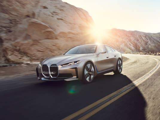 BMW Concept i4 im Sonnenaufgang