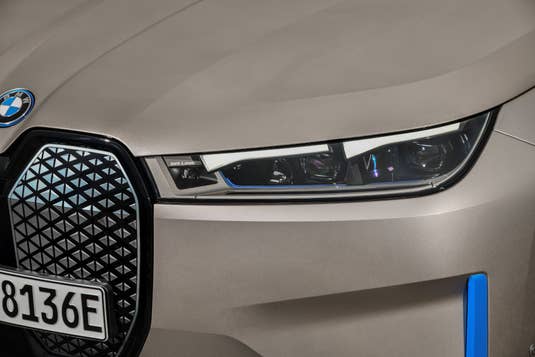 BMW iX Front-Lichter