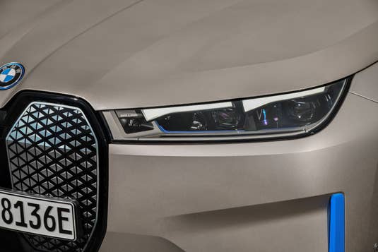 BMW iX Front-Lichter
