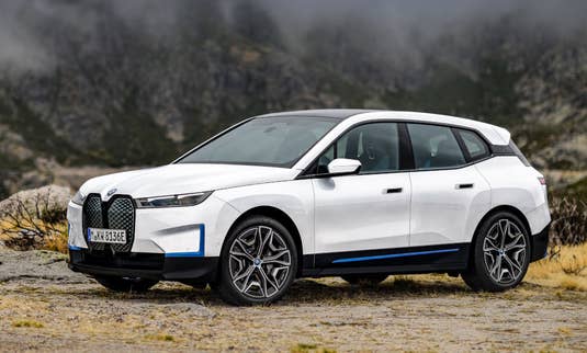 BMW iX Seitenansicht