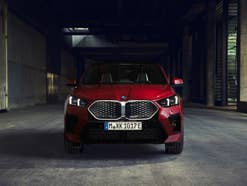 Front des BMW iX2 (2024).