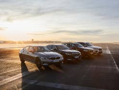 BMW Plug-in-Hybrid-Modelle (03/2019) BMW Autos im Abendlicht