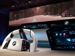 BMW zeigt das imposante Auto-Cockpit der Zukunft BMW Panoramic iDrive auf der CES 2025 in Las Vegas.