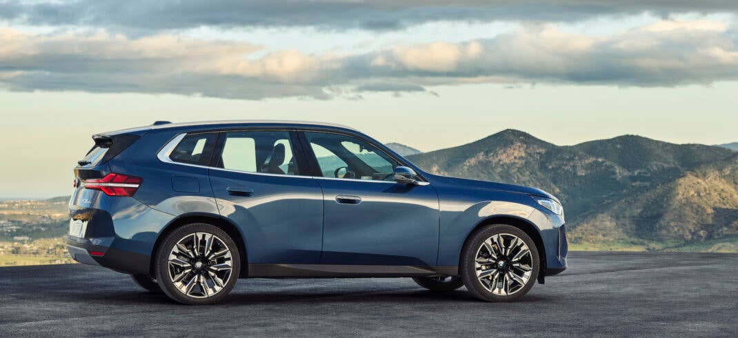 BMW X3 in der Seitenansicht.