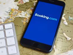 Urlaub, Reisen, Smartphone, Booking.com, Betrug