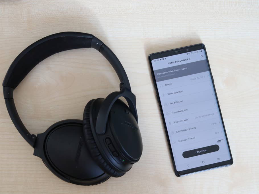 Bose QC 35 II neben Samsung Galaxy Note 9