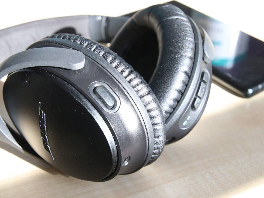 Bedienung der Bose QC 35 II