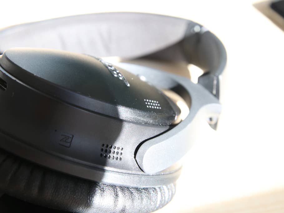 Mikrofone und Sensoren der Bose QC 35 II