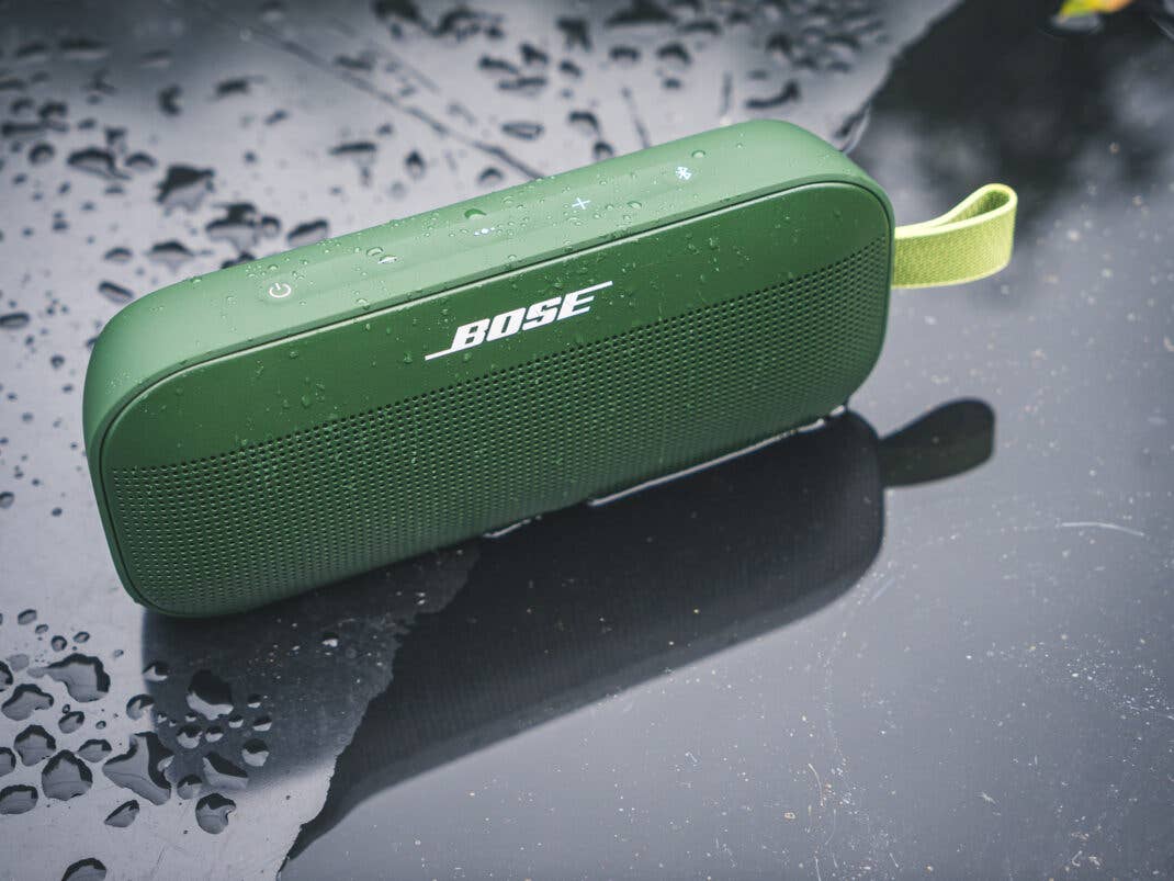 Das Design des Bose SoundLink Flex ist schlicht und zugleich edel.