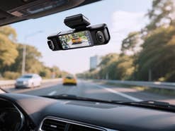 Botslab G980H 4-Kanal-Dashcam in einem Auto