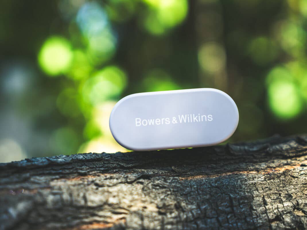 Das Case der Bowers & Wilkins Pi5 S2 wirkt alles andere als erstklassig