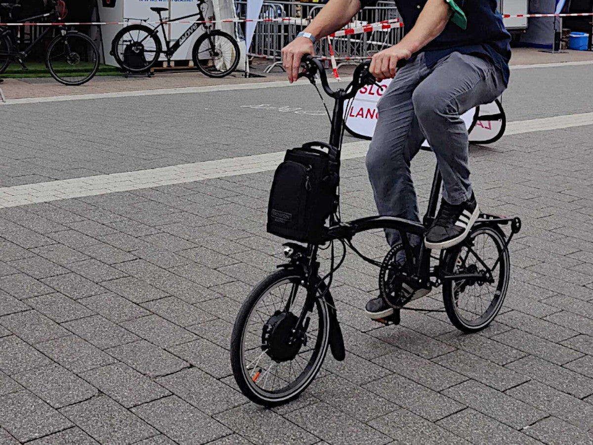 #Testfahrt mit superkompaktem E-Bike: Keiner klappt kleiner