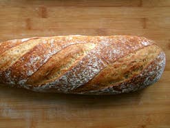 Fast alle kaufen es, kaum jemand schaut genau hin: Brot. Doch es gibt riesige Unterschiede. Was bei Lidl und Co. gut ist und was nicht.