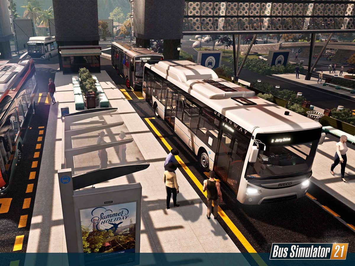 Einige Busse stehen an einem belebten Terminal.