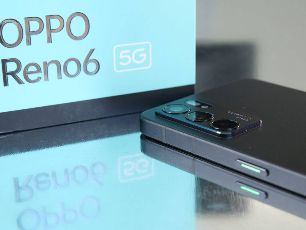 Button des Oppo Reno6 5G