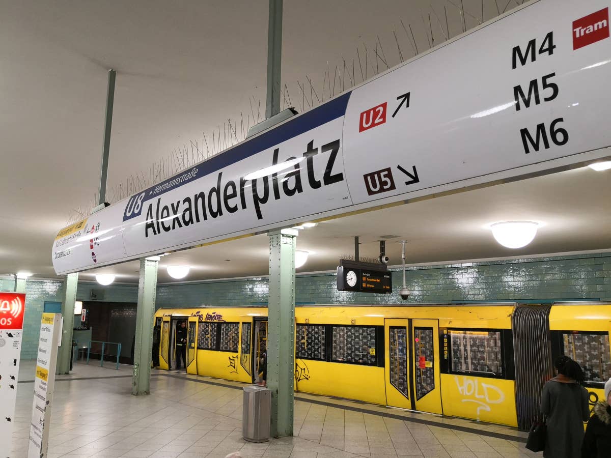 U-Bahn am Berliner Alexanderplatz