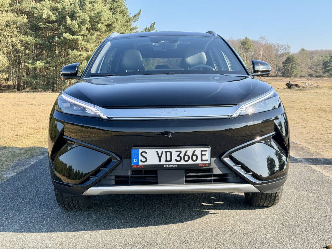 BYD Atto 3 Evo in der Frontansicht.