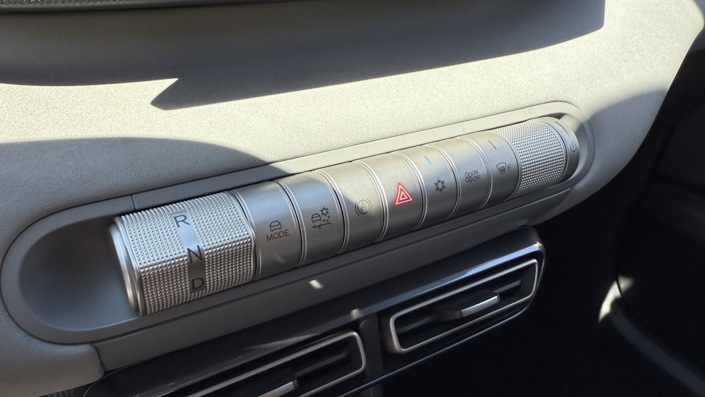 Schnellwahltasten im Cockpit des BYD Dolphin Surf.