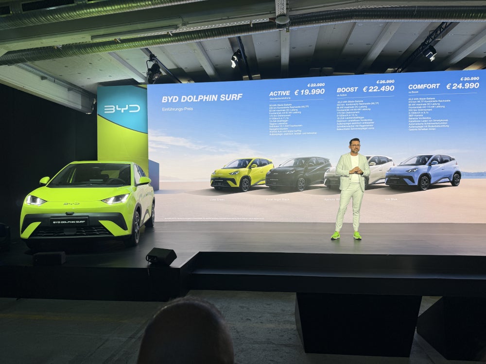 Patrick Schulz von BYD präsentiert den BYD Dolphin Surf.