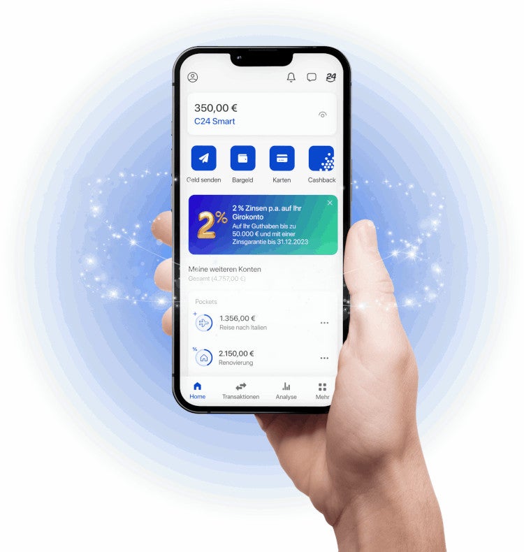 Hand hält ein Smartphone mit aktivierter C24 Banking-App.