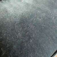Haare auf Samthocker